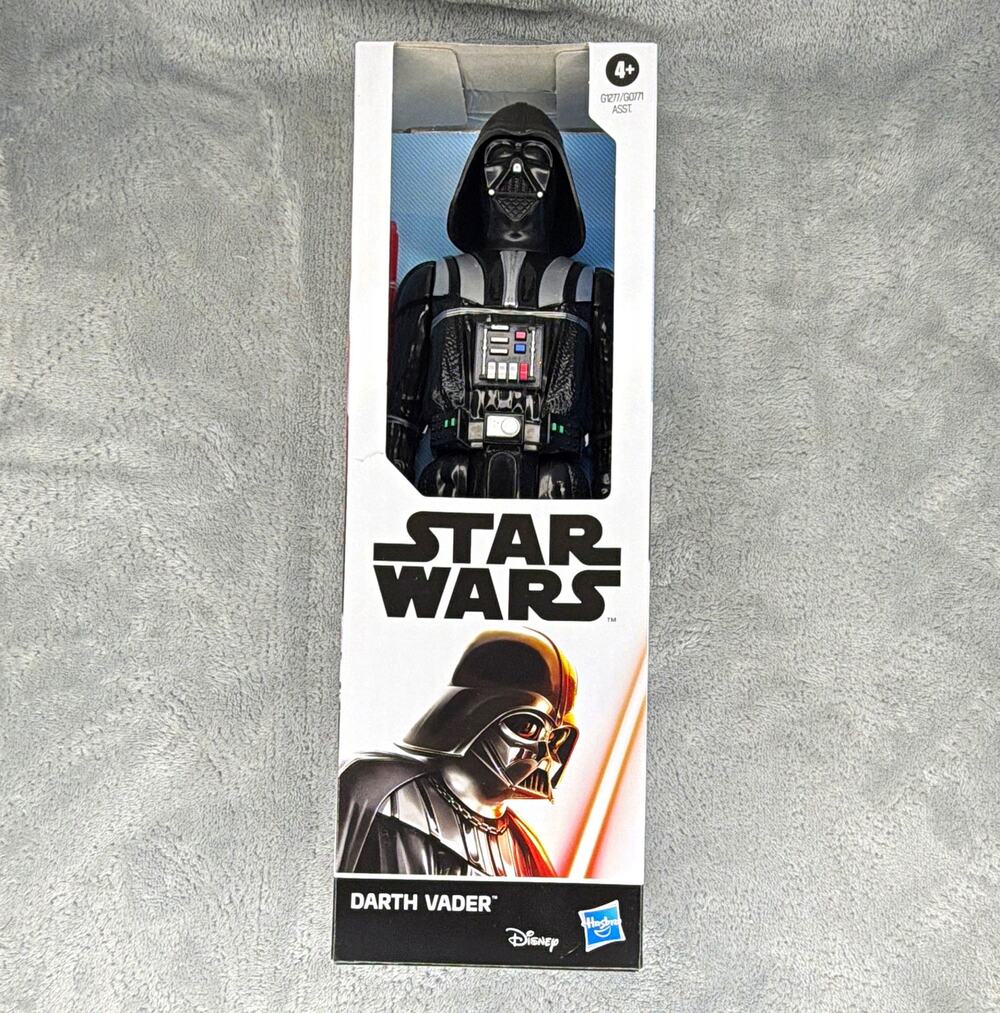 Star Wars Darth Vader Collectible Action Figure - In Box, Sci-Fi & Horror